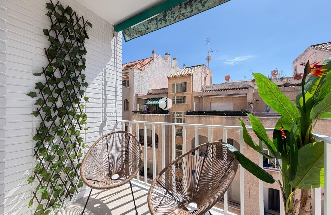 Aus zweiter Hand - Penthouse -
Torrevieja - Estacion de autobuses