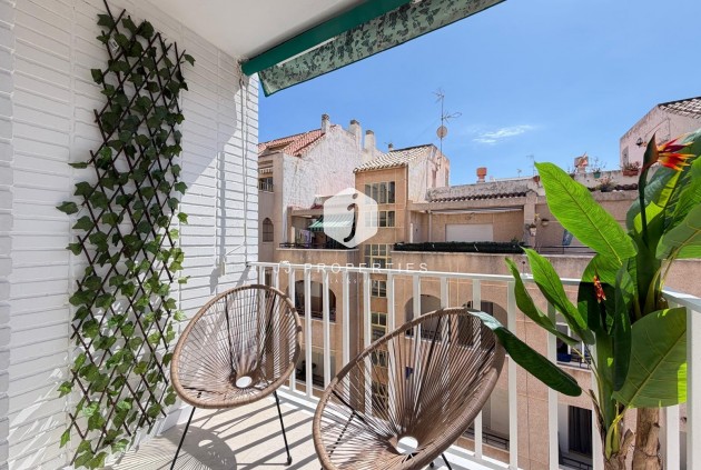 Aus zweiter Hand - Penthouse -
Torrevieja - Estacion de autobuses