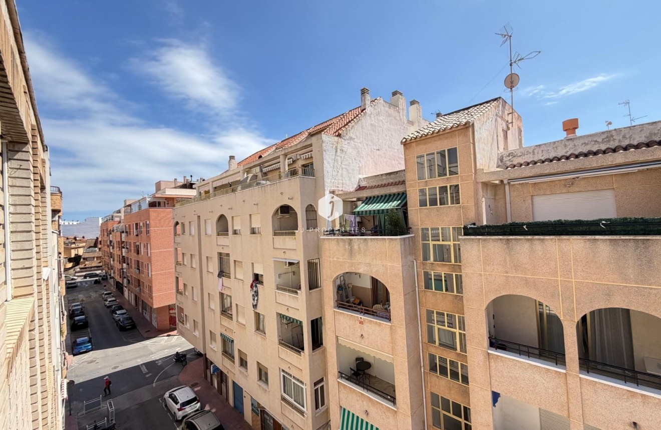 Aus zweiter Hand - Penthouse -
Torrevieja - Estacion de autobuses