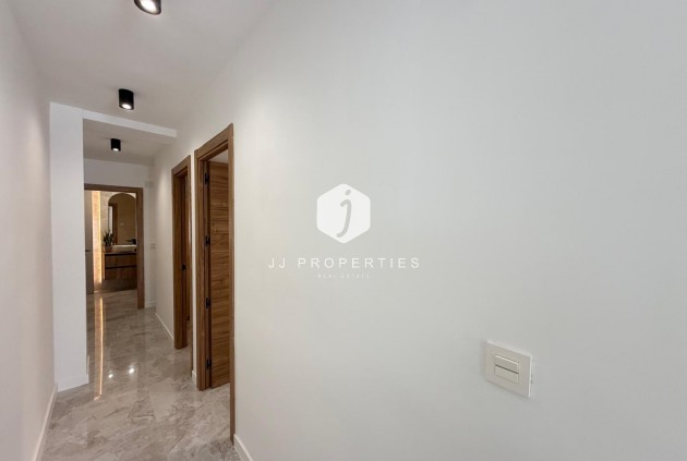 Aus zweiter Hand - Penthouse -
Torrevieja - Estacion de autobuses