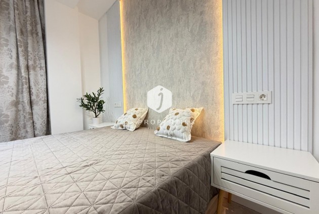 Aus zweiter Hand - Penthouse -
Torrevieja - Estacion de autobuses