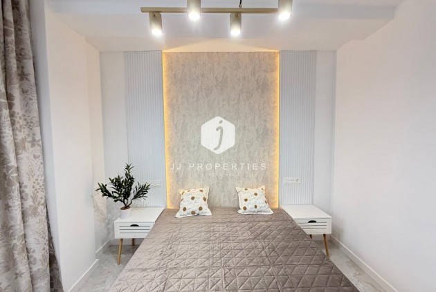 Aus zweiter Hand - Penthouse -
Torrevieja - Estacion de autobuses