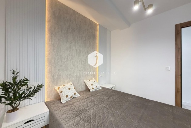 Aus zweiter Hand - Penthouse -
Torrevieja - Estacion de autobuses