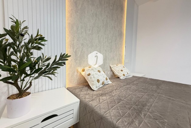 Aus zweiter Hand - Penthouse -
Torrevieja - Estacion de autobuses