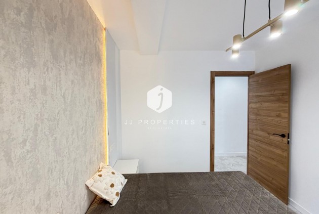 Aus zweiter Hand - Penthouse -
Torrevieja - Estacion de autobuses