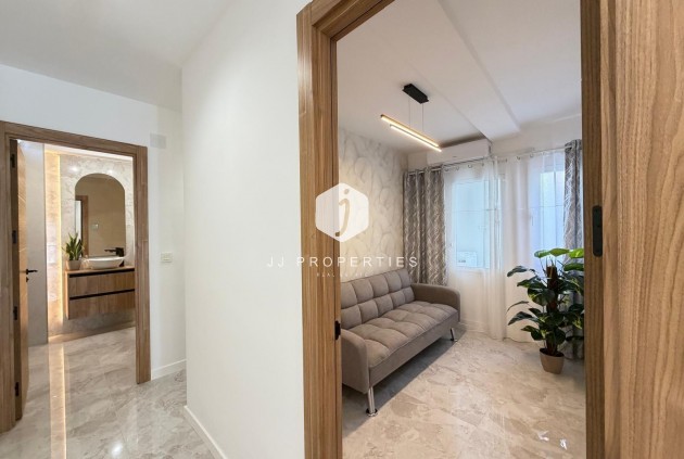 Aus zweiter Hand - Penthouse -
Torrevieja - Estacion de autobuses