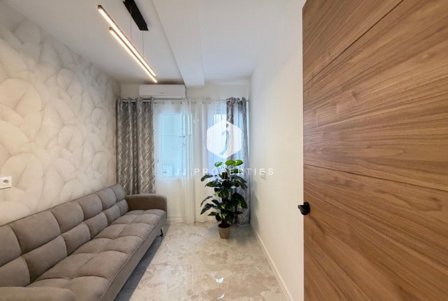 Aus zweiter Hand - Penthouse -
Torrevieja - Estacion de autobuses