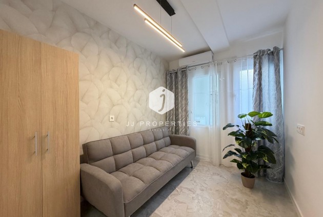 Aus zweiter Hand - Penthouse -
Torrevieja - Estacion de autobuses