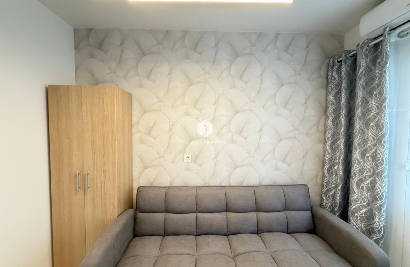 Aus zweiter Hand - Penthouse -
Torrevieja - Estacion de autobuses