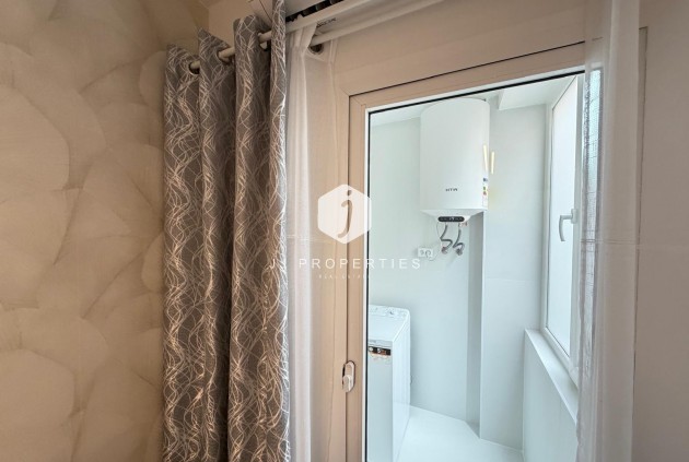 Aus zweiter Hand - Penthouse -
Torrevieja - Estacion de autobuses