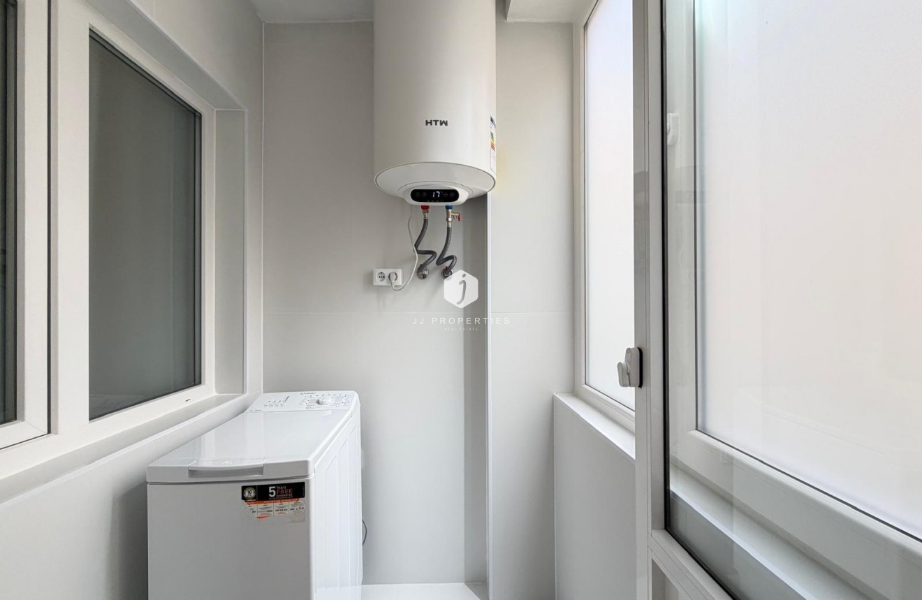 Aus zweiter Hand - Penthouse -
Torrevieja - Estacion de autobuses