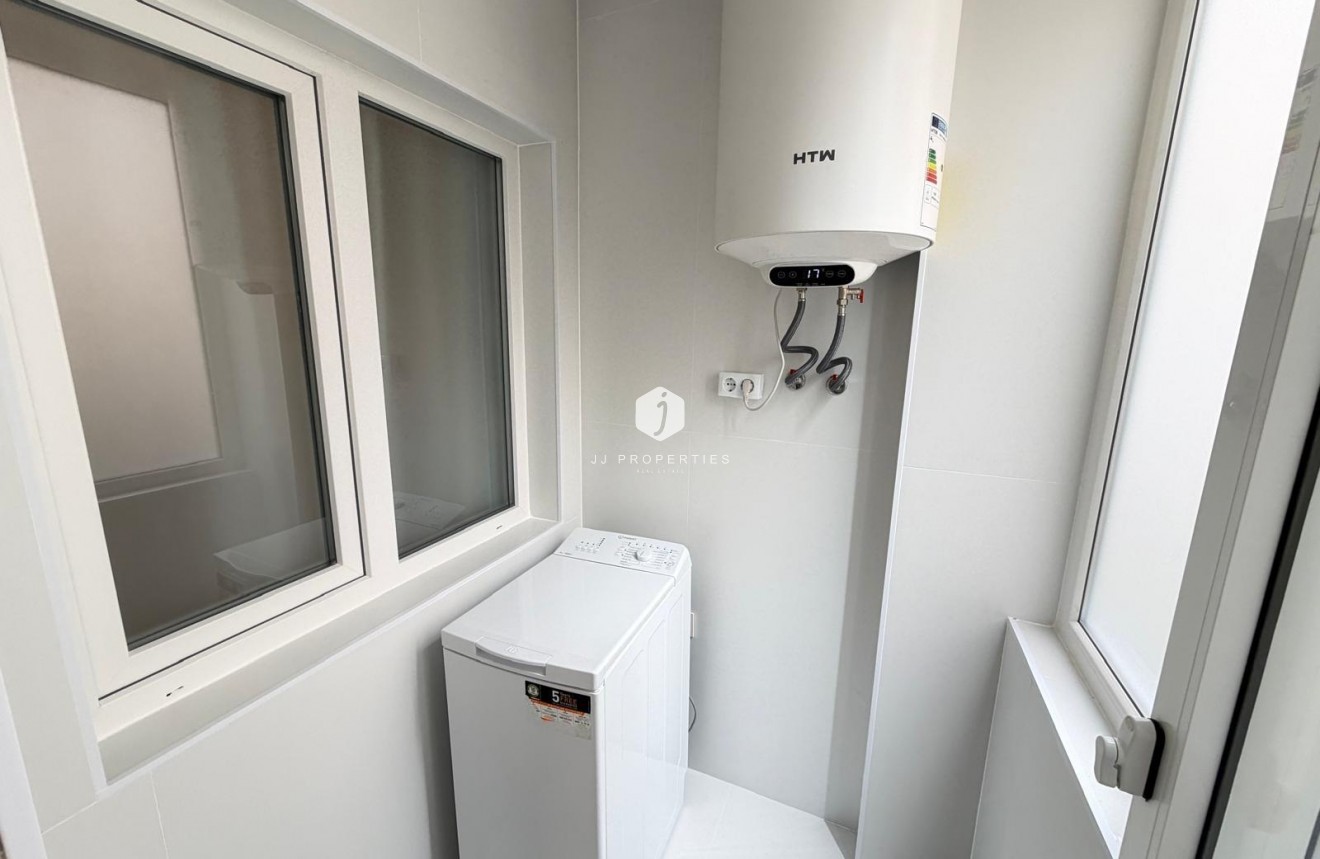 Aus zweiter Hand - Penthouse -
Torrevieja - Estacion de autobuses