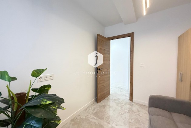 Aus zweiter Hand - Penthouse -
Torrevieja - Estacion de autobuses