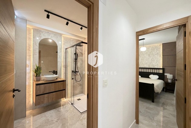 Aus zweiter Hand - Penthouse -
Torrevieja - Estacion de autobuses