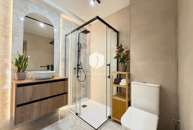 Aus zweiter Hand - Penthouse -
Torrevieja - Estacion de autobuses