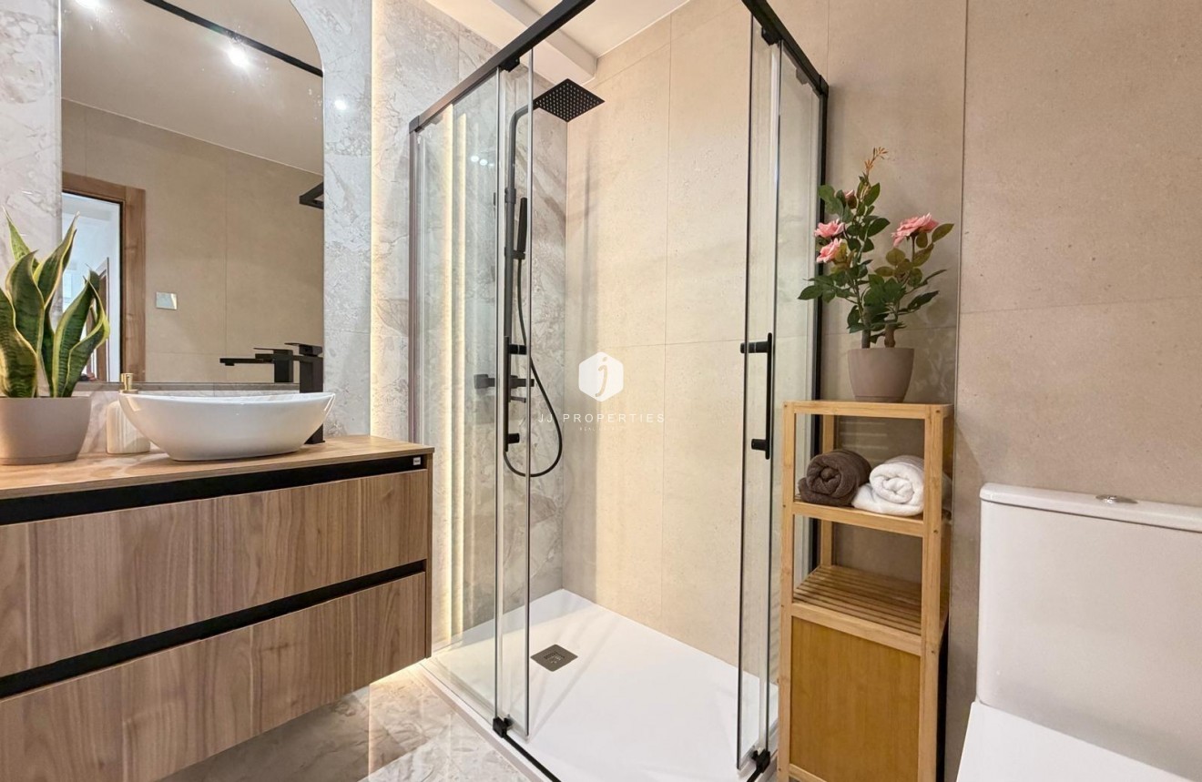 Aus zweiter Hand - Penthouse -
Torrevieja - Estacion de autobuses