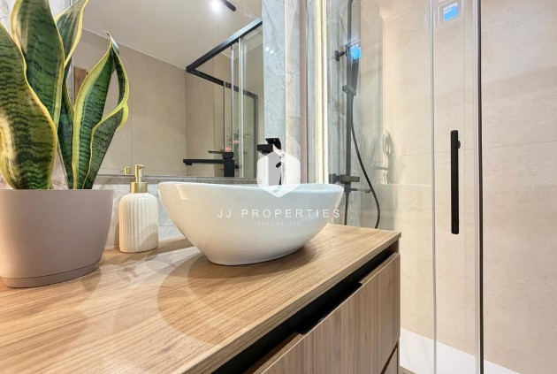 Aus zweiter Hand - Penthouse -
Torrevieja - Estacion de autobuses