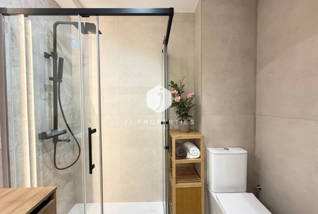 Aus zweiter Hand - Penthouse -
Torrevieja - Estacion de autobuses