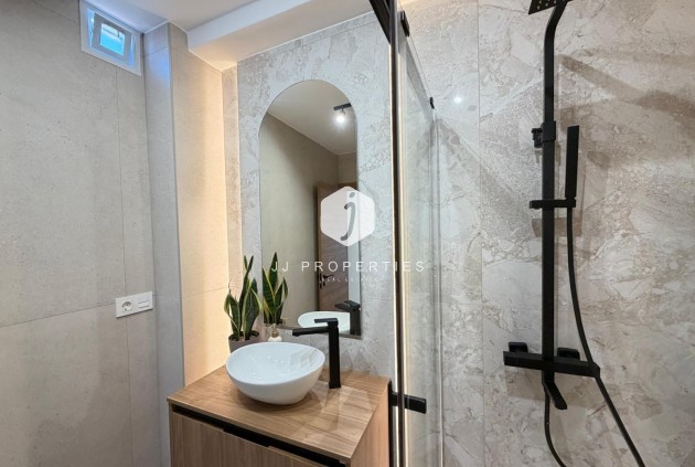 Aus zweiter Hand - Penthouse -
Torrevieja - Estacion de autobuses