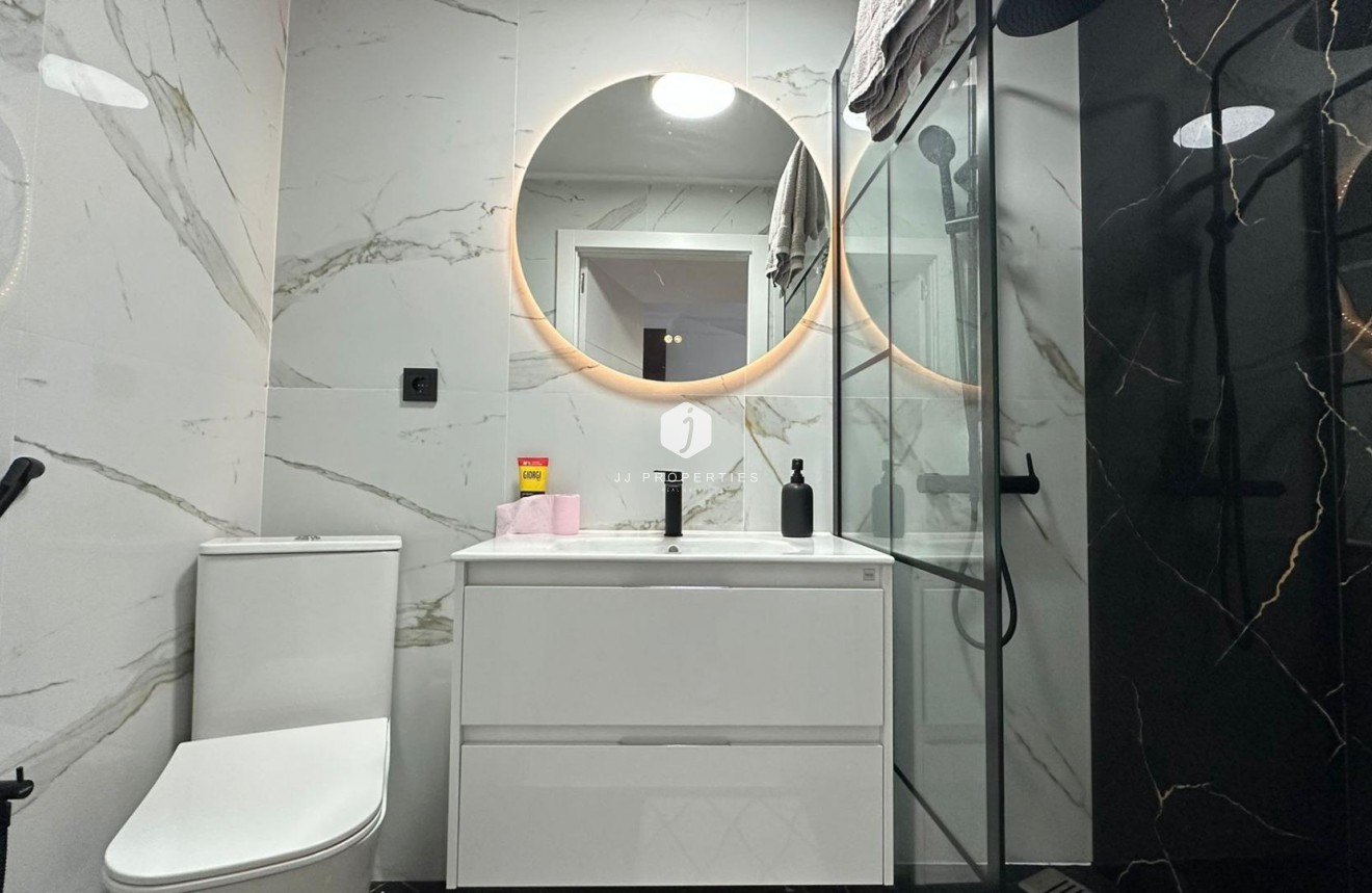 Resale - Apartment / flat -
Torrevieja