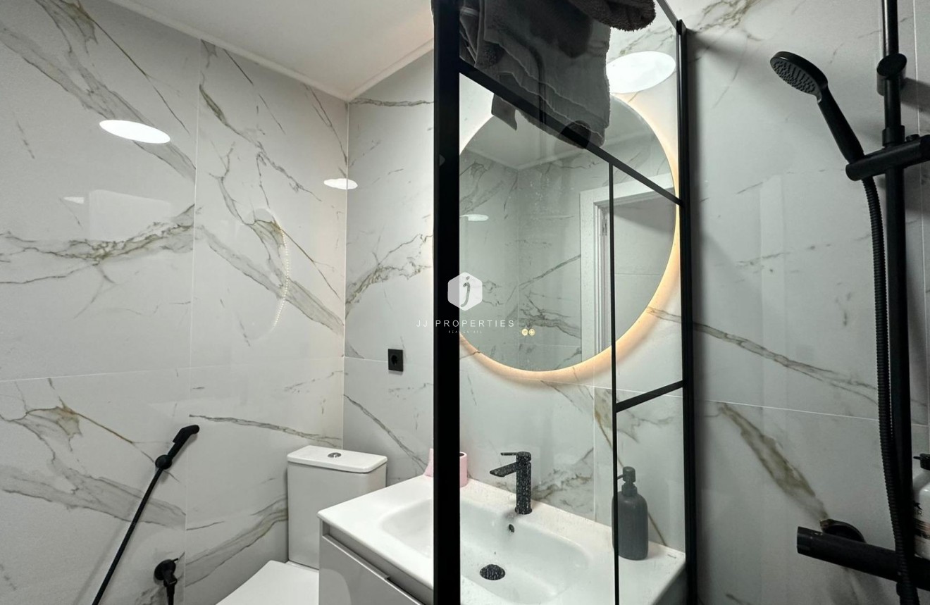 Resale - Apartment / flat -
Torrevieja