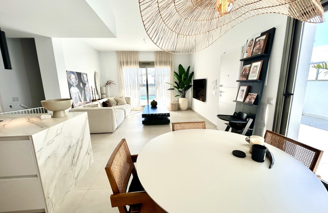 Resale - Villa -
San Miguel de Salinas - Inland