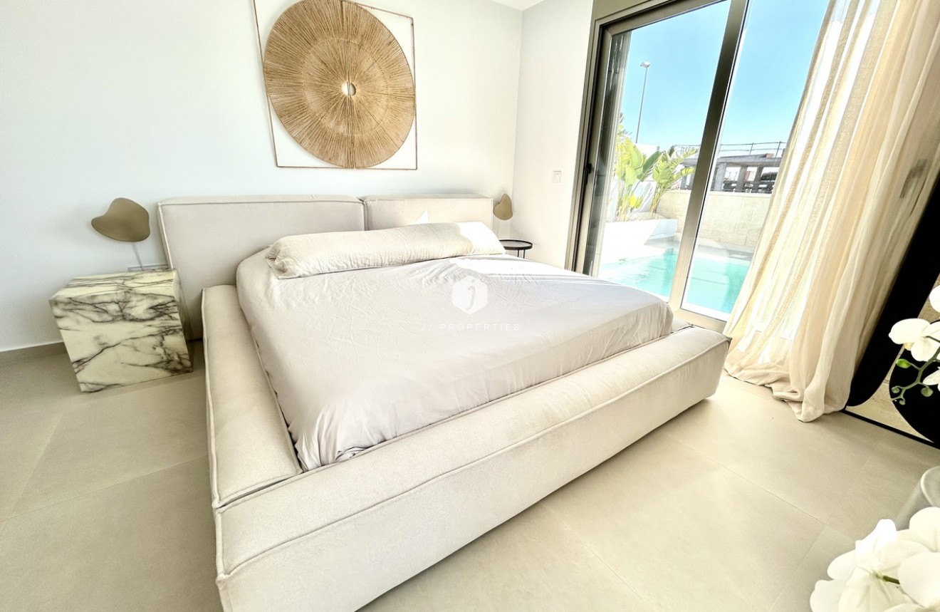 Resale - Villa -
San Miguel de Salinas - Inland