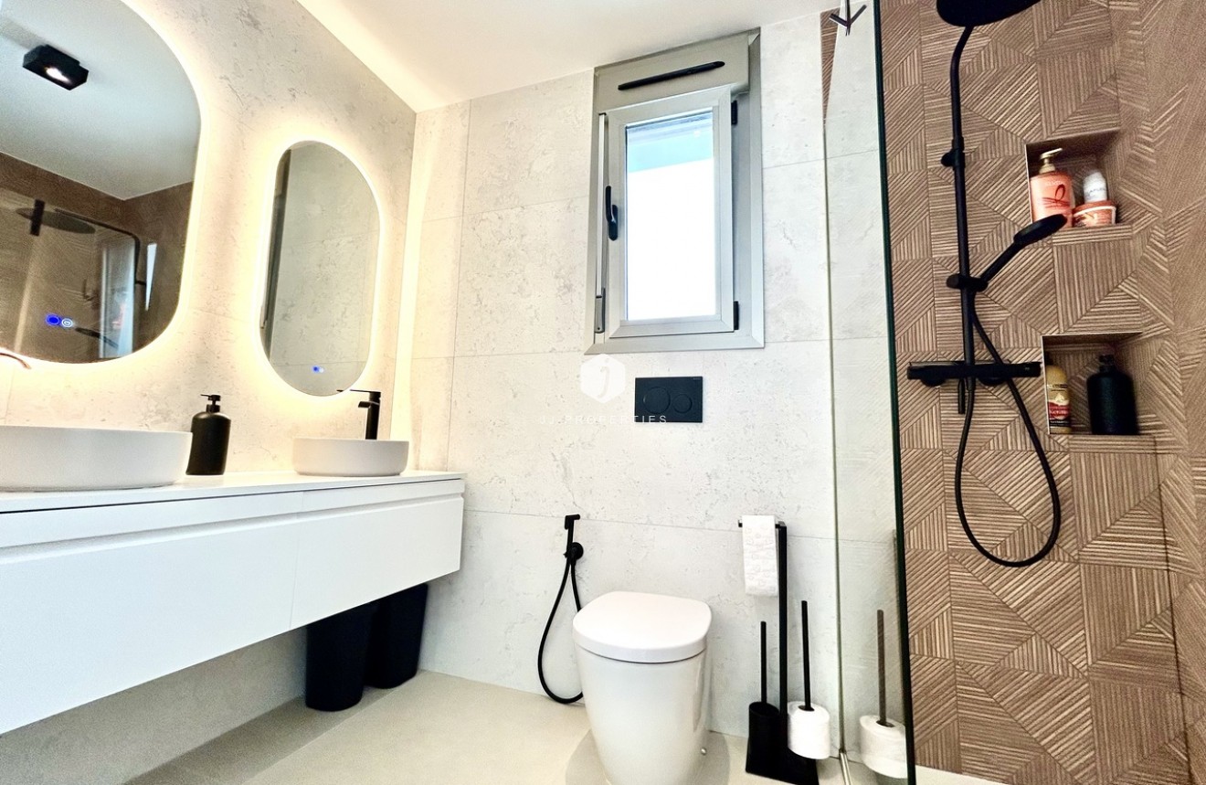 Resale - Villa -
San Miguel de Salinas - Inland