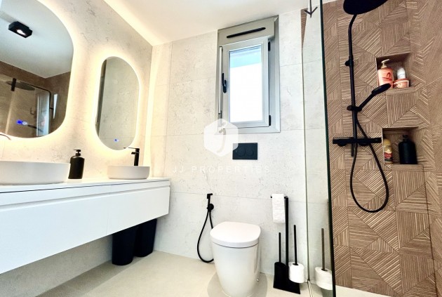 Resale - Villa -
San Miguel de Salinas - Inland