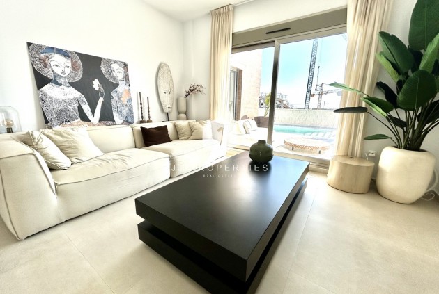 Resale - Villa -
San Miguel de Salinas - Inland