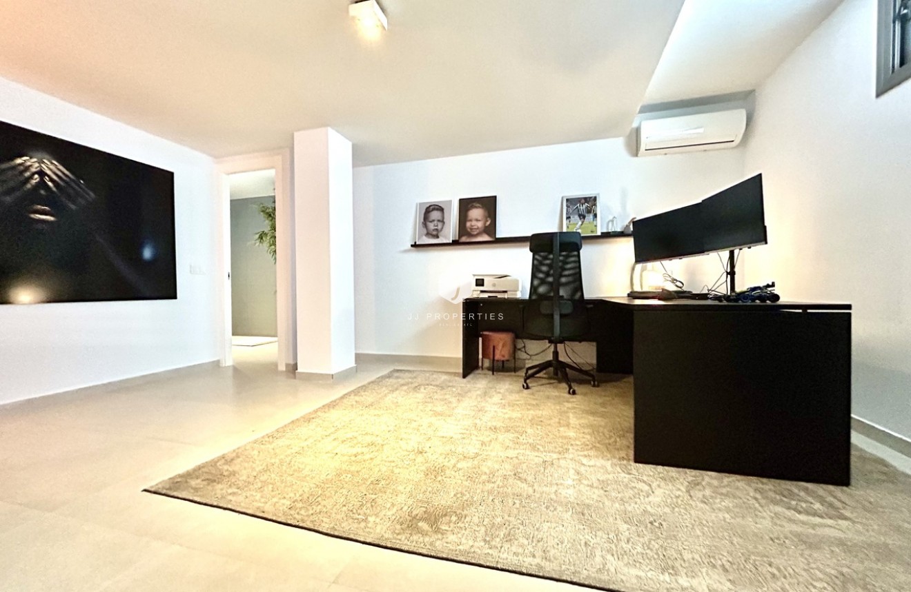 Resale - Villa -
San Miguel de Salinas - Inland