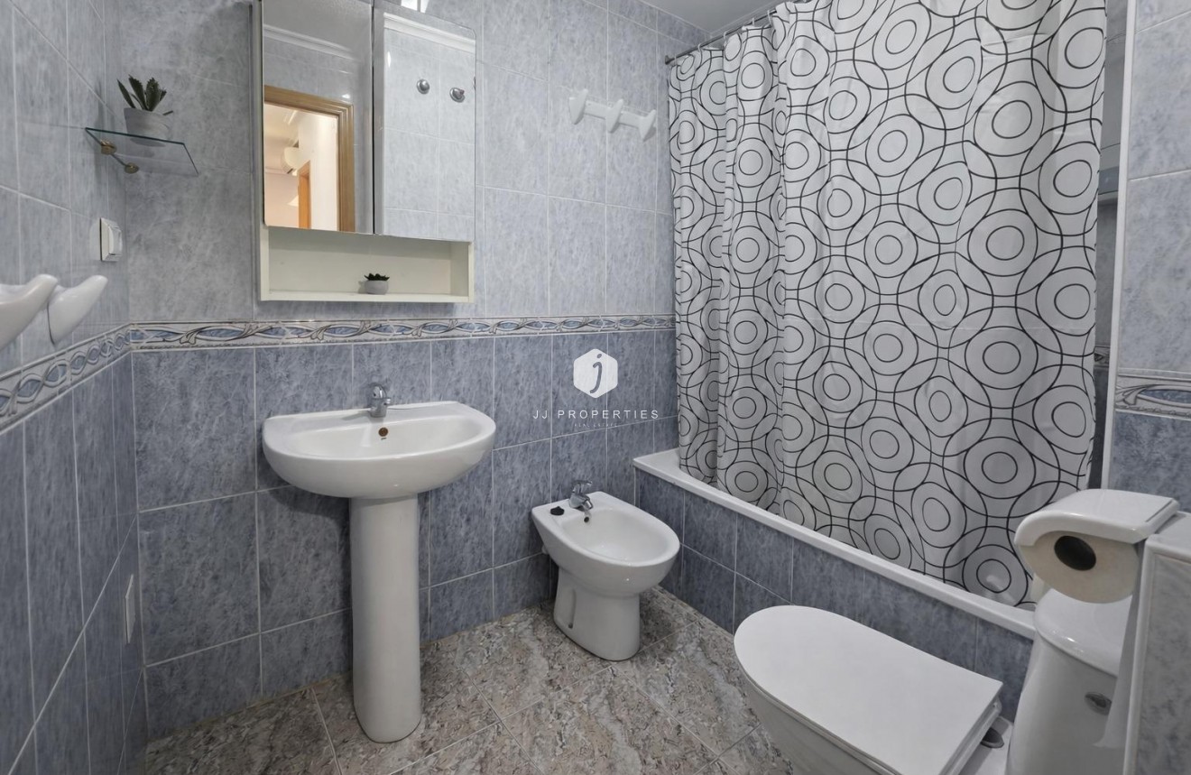 D'occasion - Appartement -
Torrevieja - Centro - Muelle Pesquero