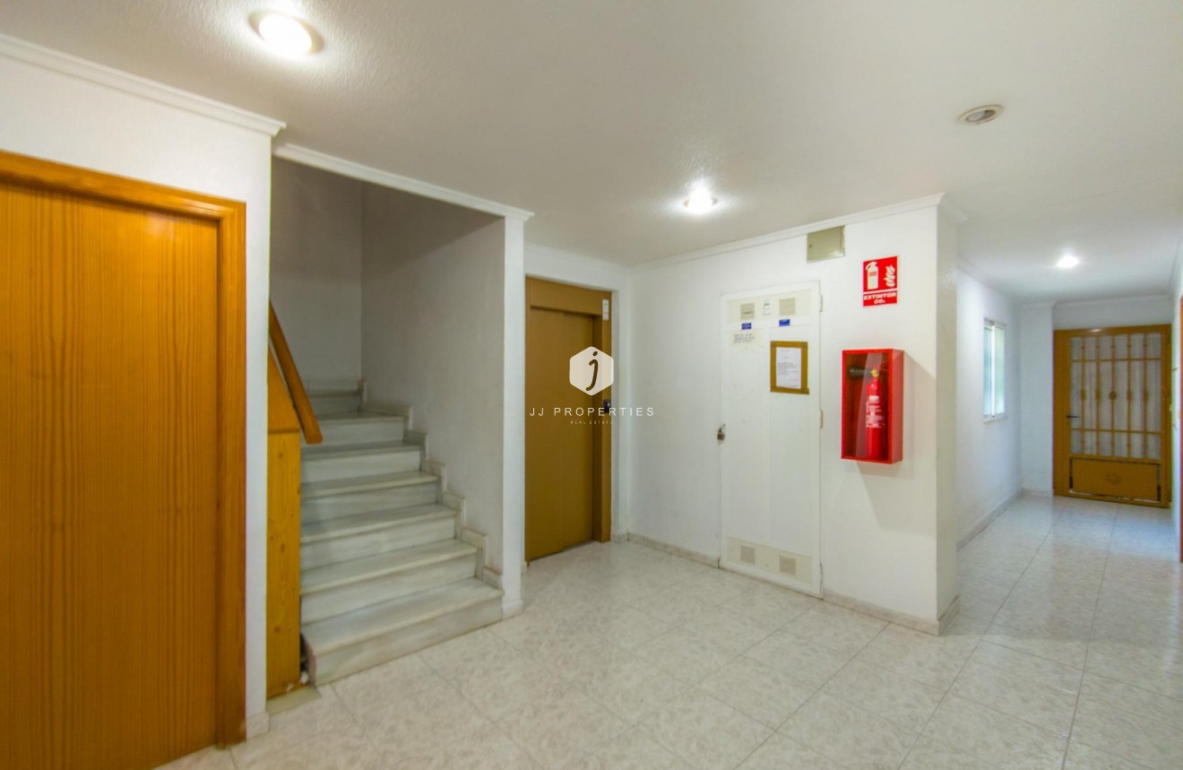 Aus zweiter Hand - Wohnung -
Torrevieja - Estacion de autobuses