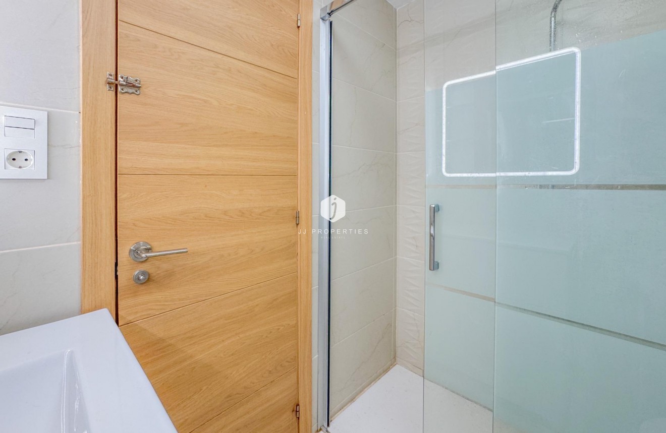 Resale - Apartment / flat -
Torrevieja - La Mata Pueblo