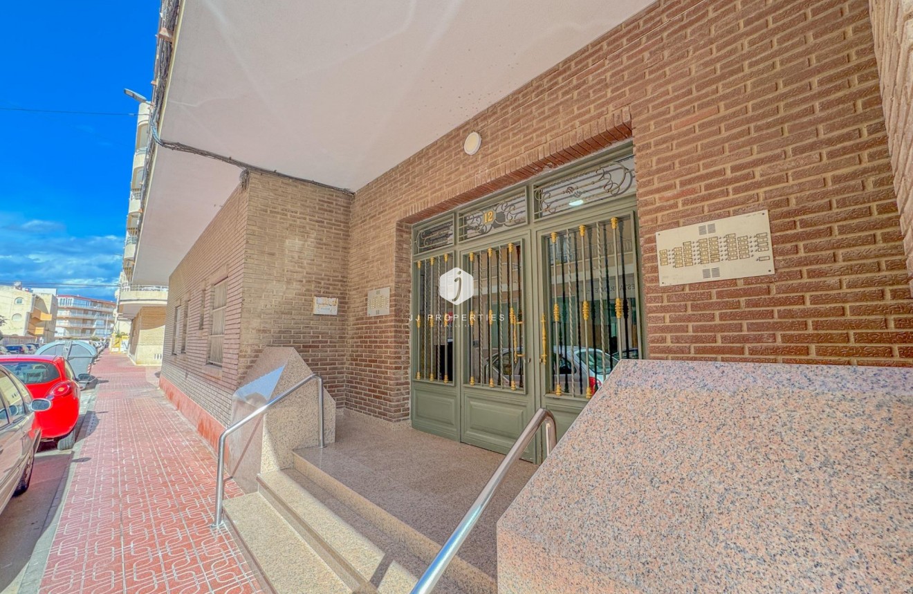 Resale - Apartment / flat -
Torrevieja - La Mata Pueblo