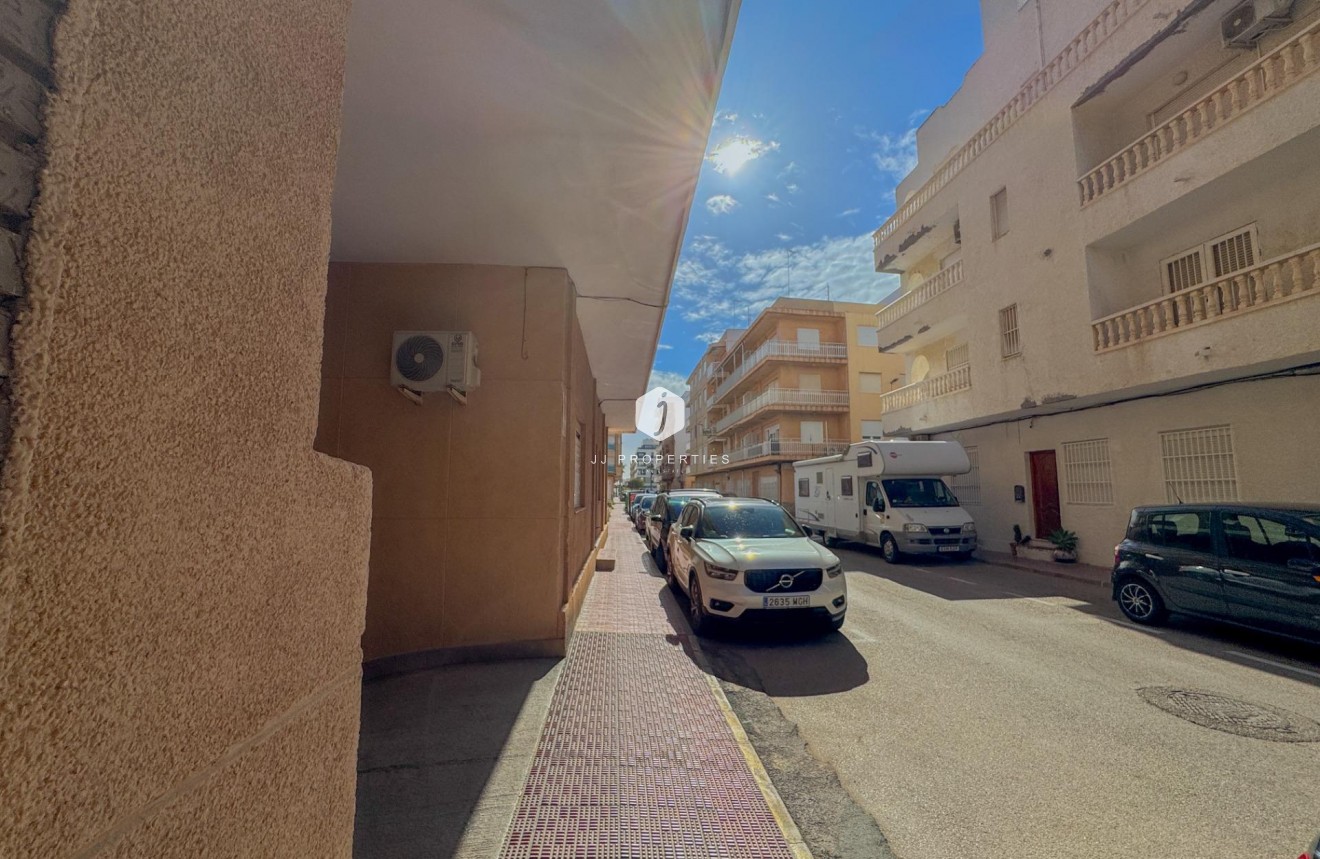 Resale - Apartment / flat -
Torrevieja - La Mata Pueblo