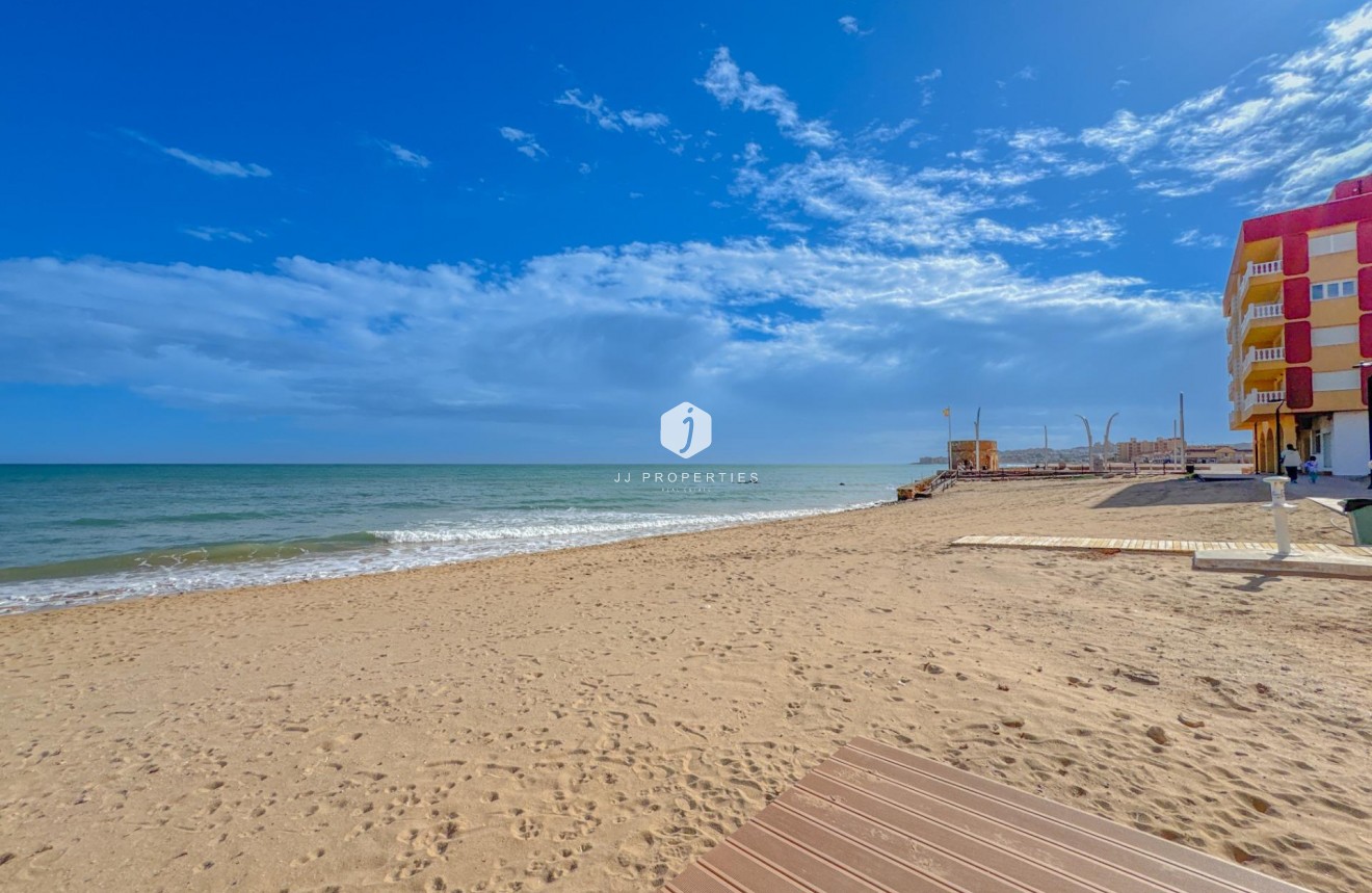 Resale - Apartment / flat -
Torrevieja - La Mata Pueblo