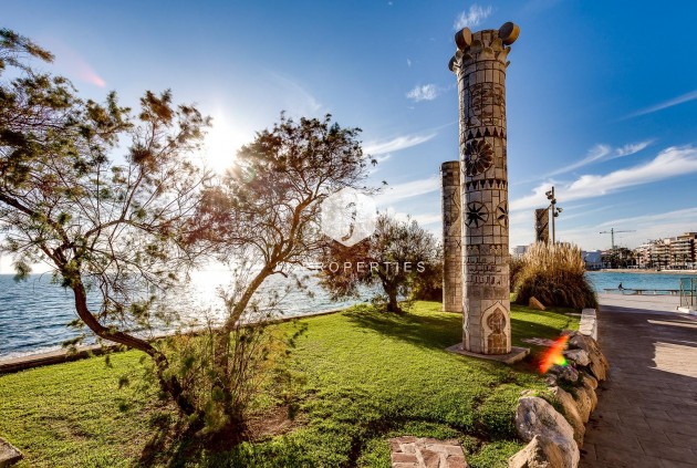 Z drugiej ręki - Mieszkanie w bloku -
Torrevieja - Parque las naciones