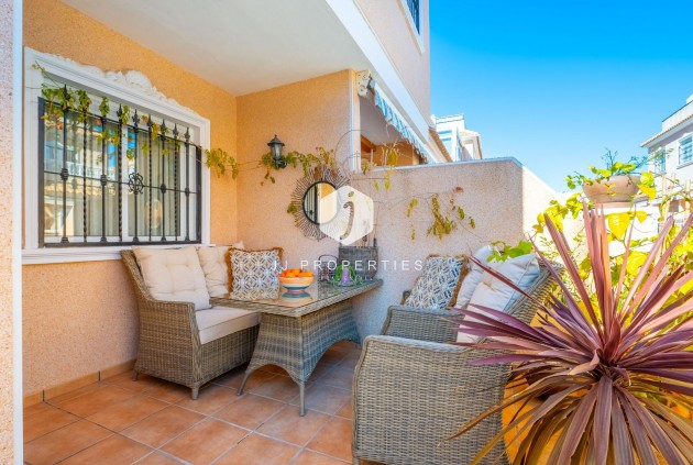 Resale - Chalet -
Orihuela Costa - La Regia