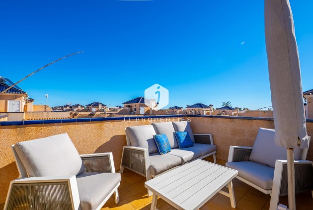 Resale - Chalet -
Orihuela Costa - La Regia