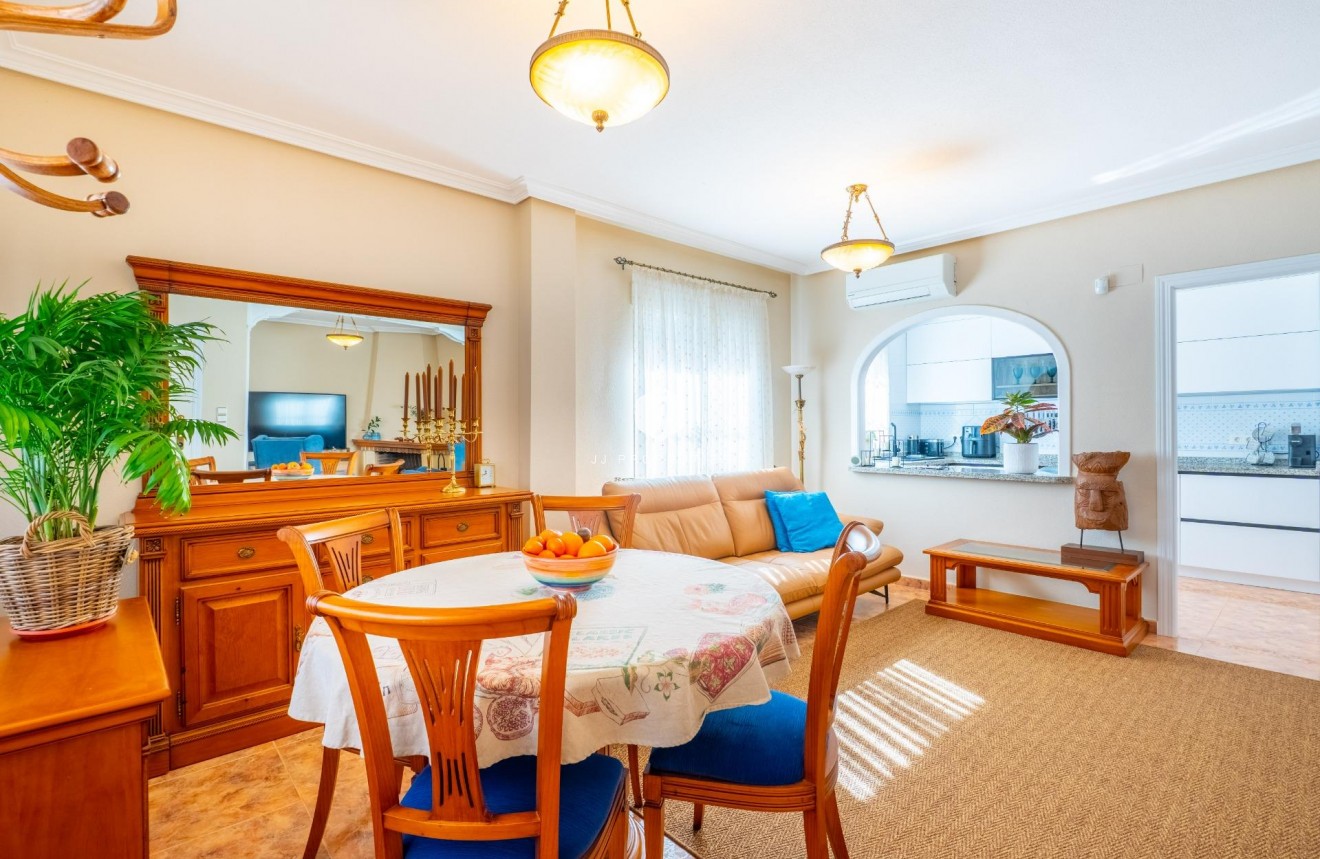 Resale - Chalet -
Orihuela Costa - La Regia