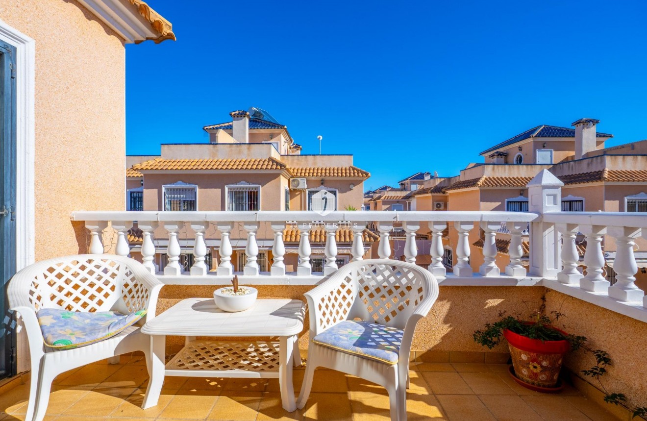 Resale - Chalet -
Orihuela Costa - La Regia