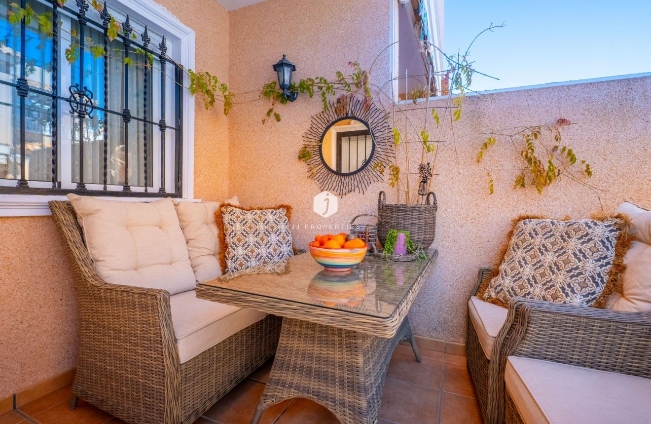 Resale - Chalet -
Orihuela Costa - La Regia