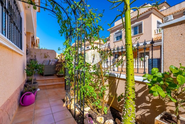 Resale - Chalet -
Orihuela Costa - La Regia