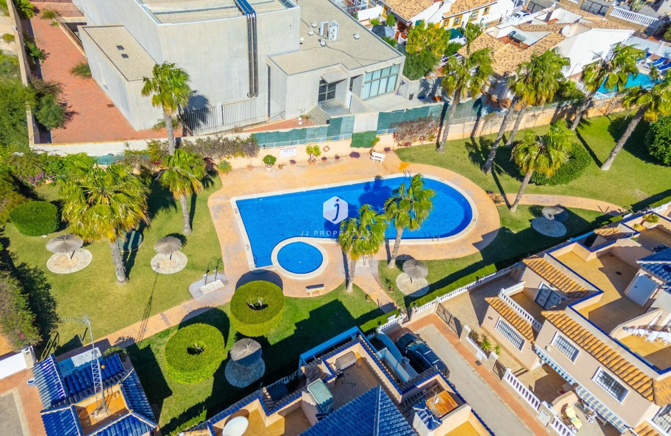 Resale - Chalet -
Orihuela Costa - La Regia