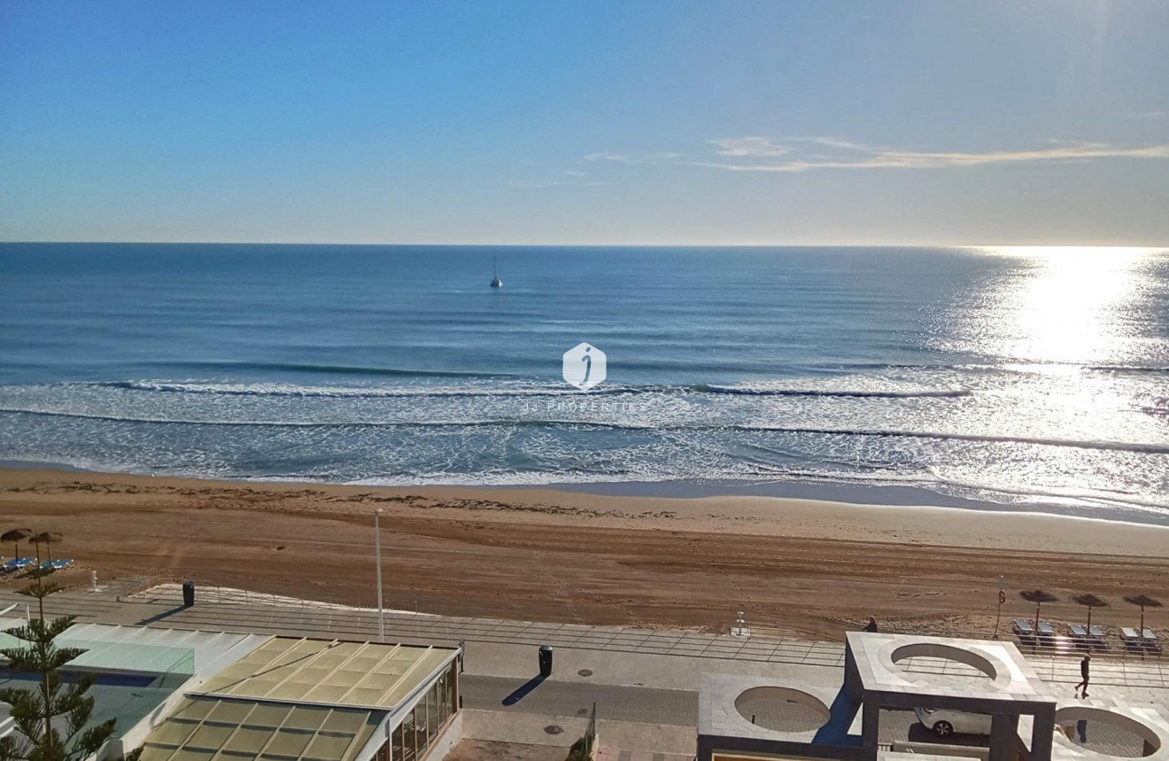 D'occasion - Attique -
Torrevieja - Playa De La Mata