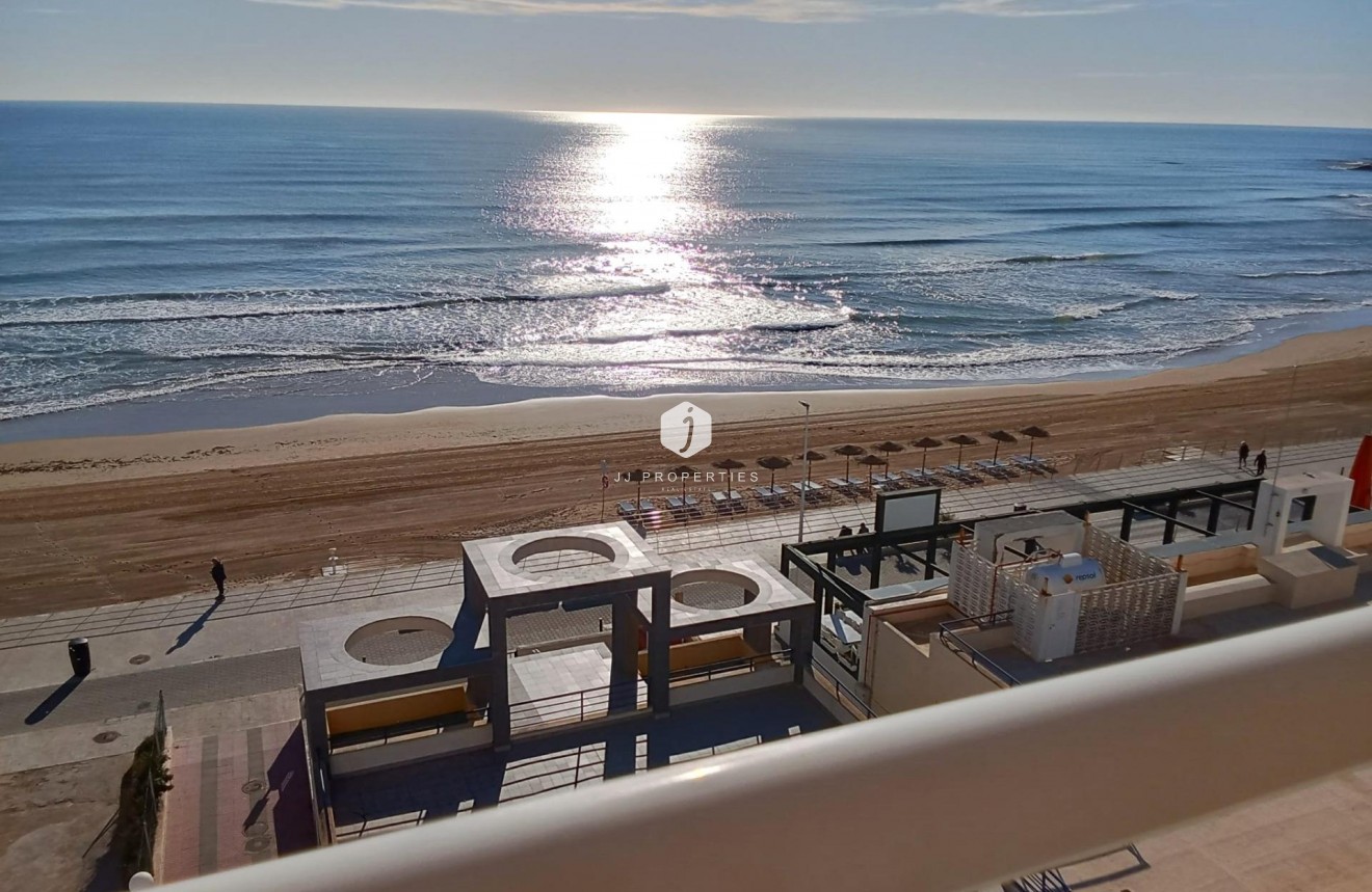 D'occasion - Attique -
Torrevieja - Playa De La Mata