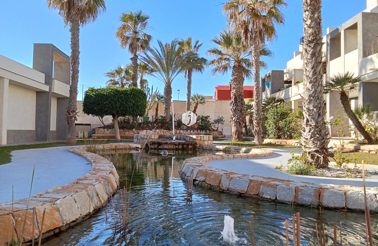 D'occasion - Attique -
Torrevieja - Playa De La Mata