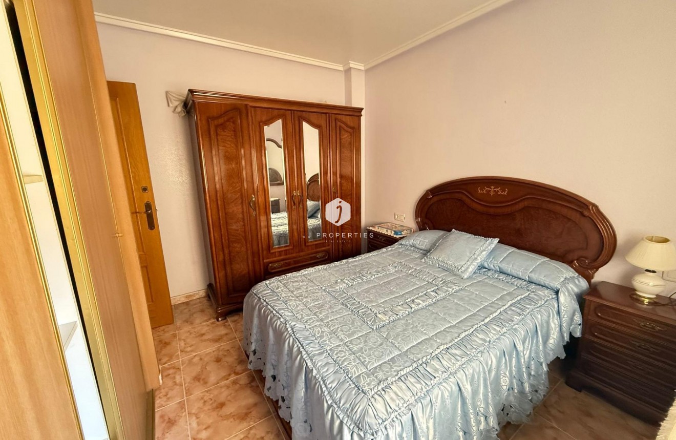 Resale - Apartment / flat -
Torrevieja - Playa del Cura