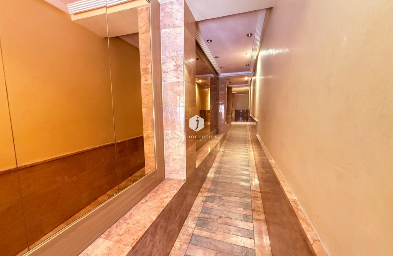 Resale - Apartment / flat -
Torrevieja - Playa del Cura